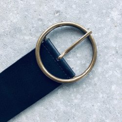 Asta bredt blte sort lder