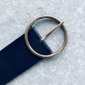 Asta bredt blte sort lder