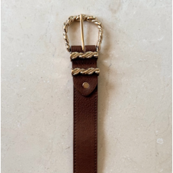 Blte med snoet guld spnde