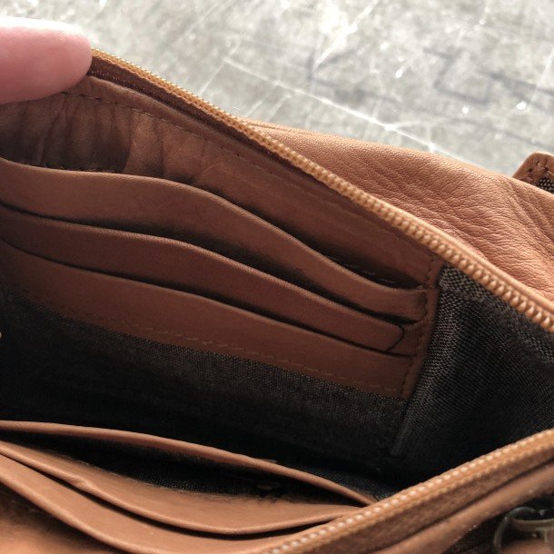 LIVE Molly  Crossbody med mobilrum 