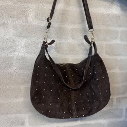 Crossbody Rils med nitter Ruskind