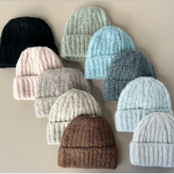 Fluffy strikket beanie 