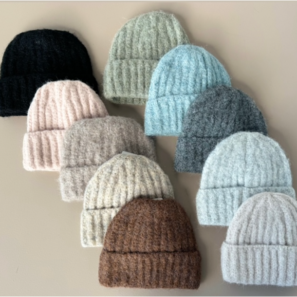 Fluffy strikket beanie 
