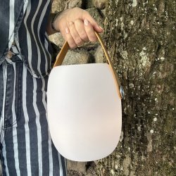 LED Lampe med h�jtaler og l�der strop