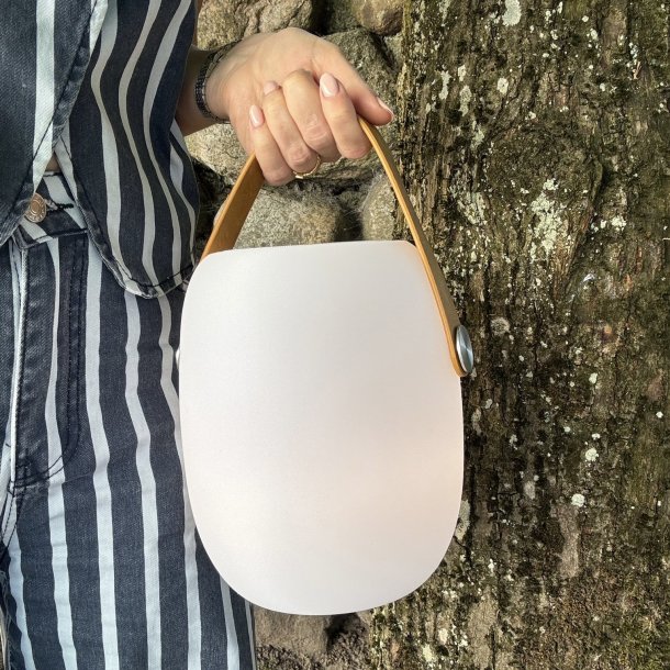 LED Lampe med h�jtaler og l�der strop