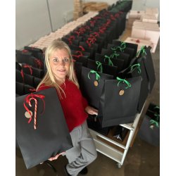 Gave til mdrehjlp - overleveres af COW til Mdrehjlpen Viborg.