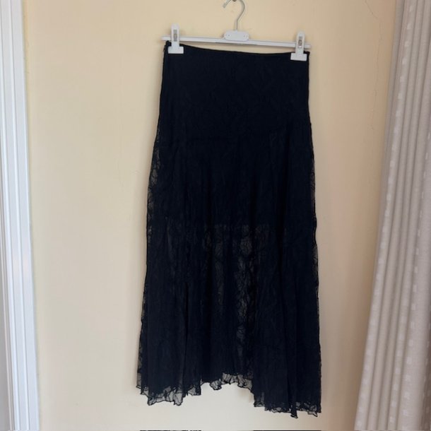 Nederdel med blonde str. S-L