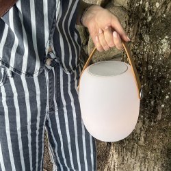 LED Lampe med h�jtaler og l�der strop