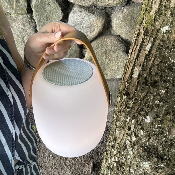 LED Lampe med h�jtaler og l�der strop