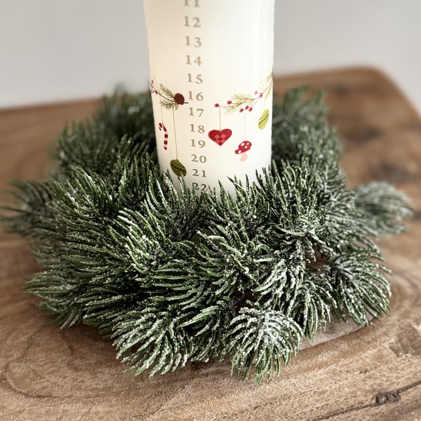 Lrkekrans med sne  17 cm