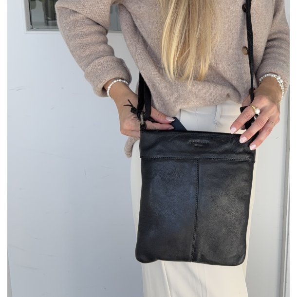 Avon Crossbody Skind