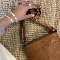 Avon Crossbody Skind