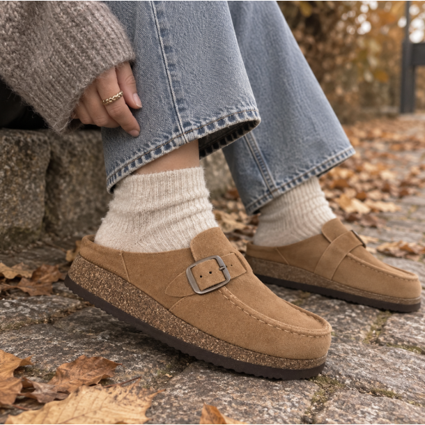 Slipper med sp�nde ruskind str. 36-42