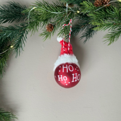 Julekugle bold med hat til ophng rd/hvid