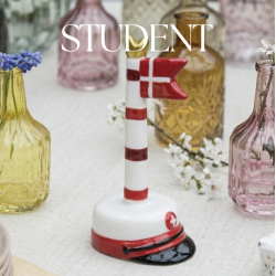 Studenter pakke hue med flag + kort