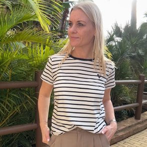 T-shirt med striber og hjerte 