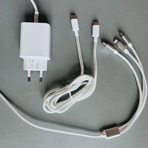 Adapter + 2 ladekabler: USB C + 3 i 1