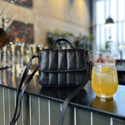 Lucca puffi crossbody skind