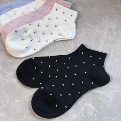 Str�mper med kort skaft og prikker 