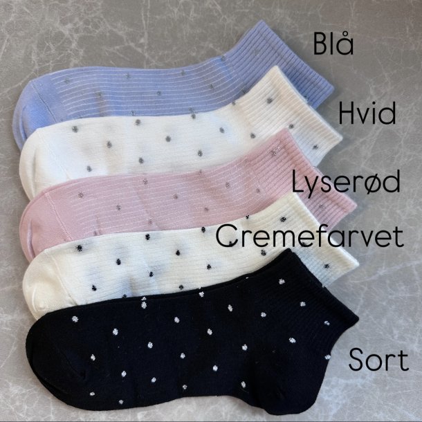 Str�mper med kort skaft og prikker 