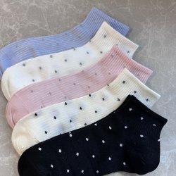 Str�mper med kort skaft og prikker 