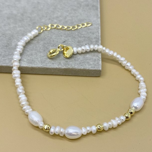 Haiden armbnd m. hvide perler forgyldt