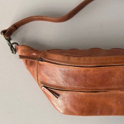 Large bltetaske COW Raw cognac skind