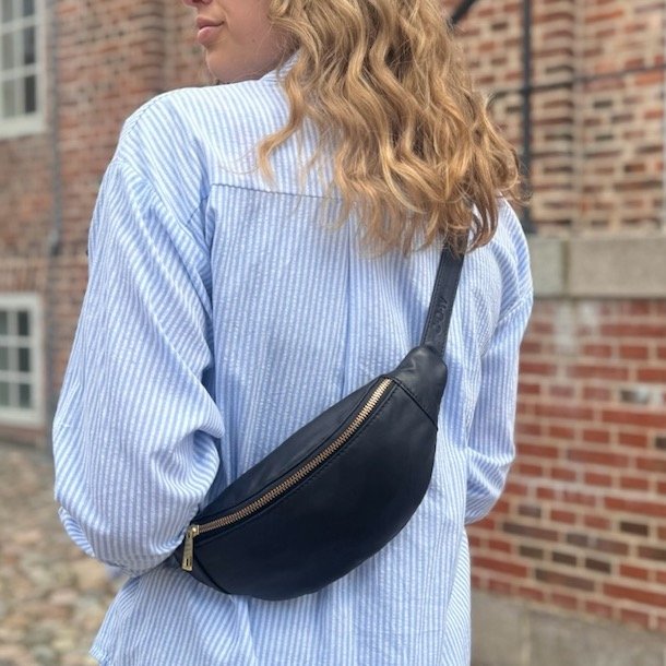 Cow bæltetaske soft sort lammeskind