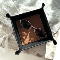 Opbevaringsbakke i skind 