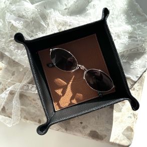 Opbevaringsbakke i skind 