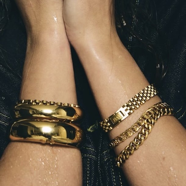 Armring ARK SMALL 15 MM. Guldbelagt vandfast