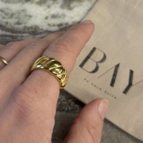 Fingerring LINED WIDE Vandfaste 18 karat forgyldt 