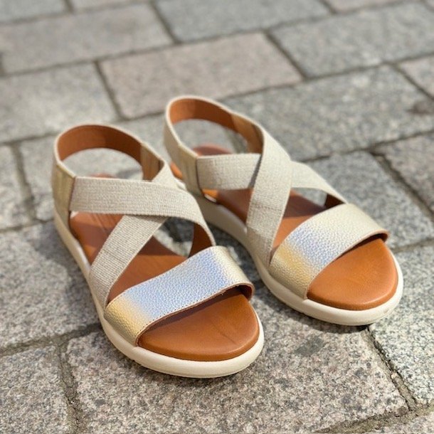 Sandal med elastik metallic skind
