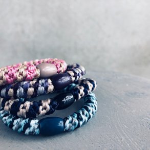 Diverse Hrelastikker knyttet