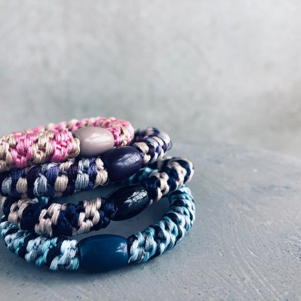 Diverse Hrelastikker knyttet