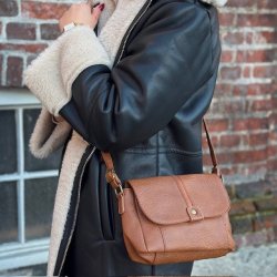 Crossbody cognac