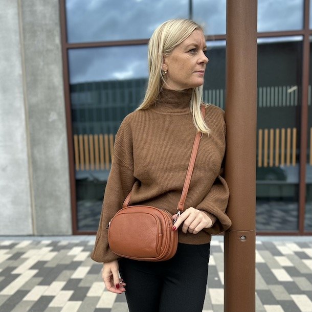 Crossbody trippel