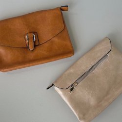 Crossbody med klap