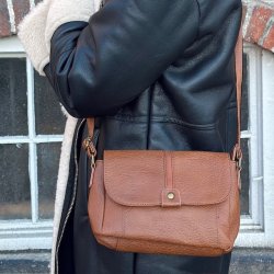 Crossbody cognac