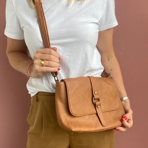 crossbody med klap