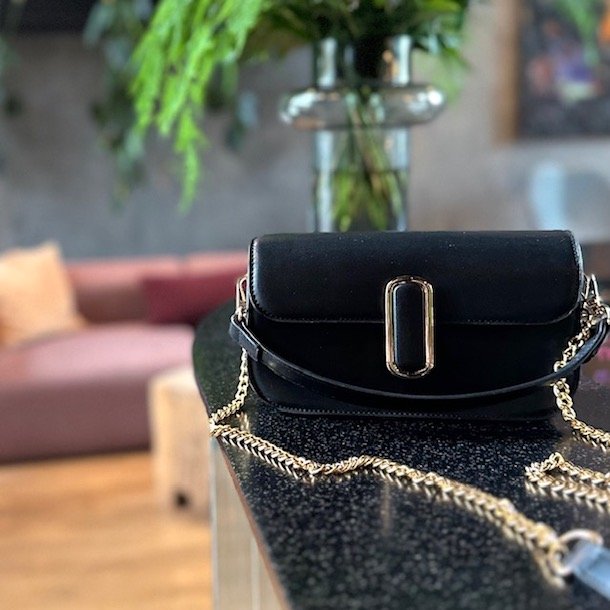 Crossbody med ovalt spnde