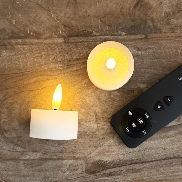  Hvide LED fyrfadslys 2 stk.