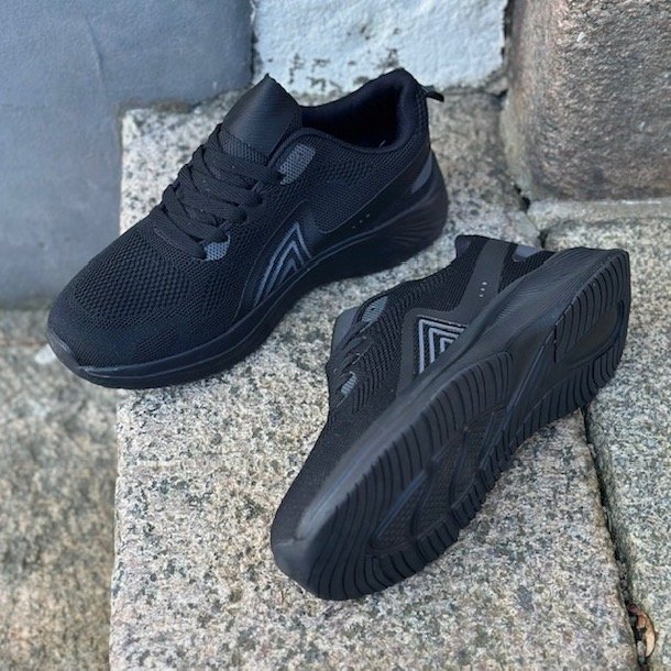 Sneakers ACTIVE Black/black str. 40-45