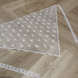 Blonde t�rkl�de med sn�re med sm� sl�jfer