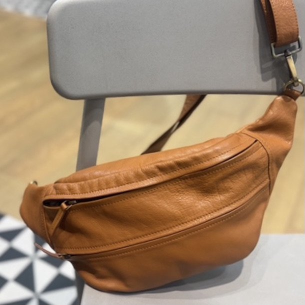 Large bltetaske COW - skind classic cognac