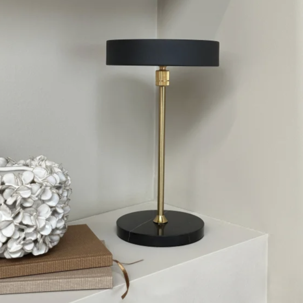MOONLIGHT LED genopladelig bordlampe sort / marmor / messing