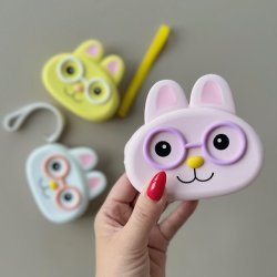 Brne pung kanin med briller