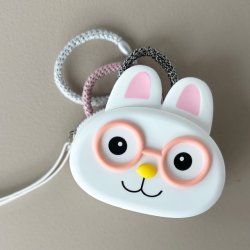 Brne pung kanin med briller