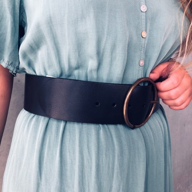 Asta bredt blte sort lder