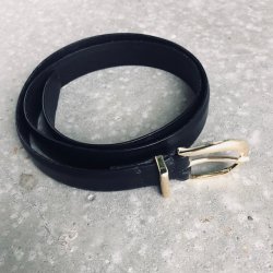 Gry blte i sort med guld spnde lder